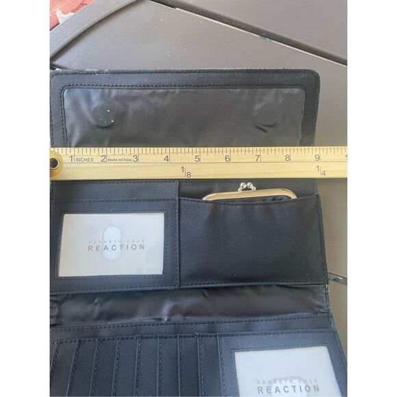 NWT Kenneth Cole Reaction Snake Print Elongated Clutch Green/ Black / Coin Purse - Picture 9 of 10